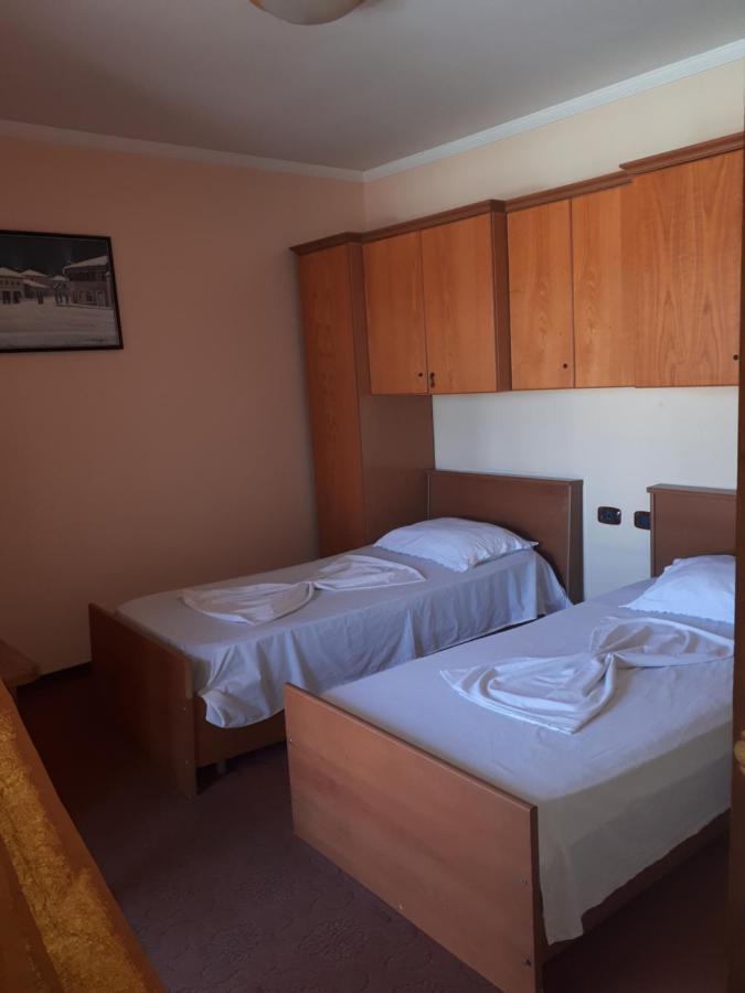 Hotel Meteor New Shtoj Exterior foto